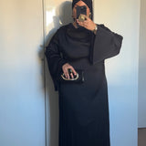 ROBE SATINÉE DRAPÉE [NOIRE]